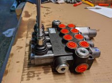 Hydraulický čtýřísekční rozvaděč  Badeshtnost - 3