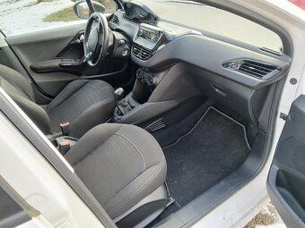 Peugeot  208 - 3