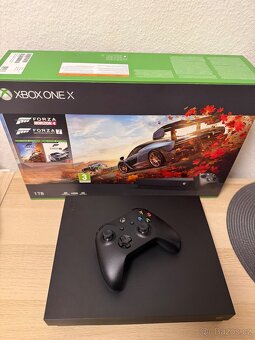 XBOX ONE X 1TB V TOP STAVU - 3