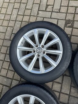 ORIGINÁL Alu Volkswagen London R17, 5x112 - TOP, LETNÍ, TPMS - 3
