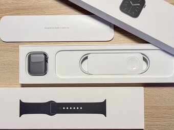 NOVÉ Apple Watch Series 6 40mm Space Gray - kompletní balení - 3