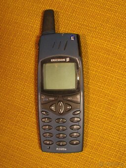 ERICSSON R320 jako nový, nepoužívaný, + pouzdro rok 2000+ - 3