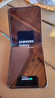 Galaxy Z FLIP 4 8/256GB PLNĚ FUNKČNÍ S VADOU V POPISU - 3