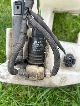 Nádobka ostřikovačů s čerpadly- Passat B7 - 3