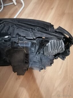 Levé přední světlo na Mercedes Benz GLE - 3