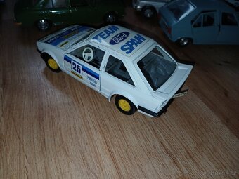 Ford esccort 1:24 bburago - 3