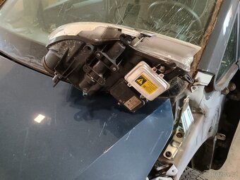 Prodám pravý bi-xenon na škoda Superb 2 - 3