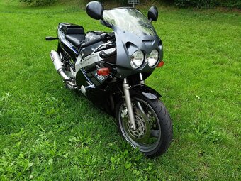 Yamaha FZR 600 - 3