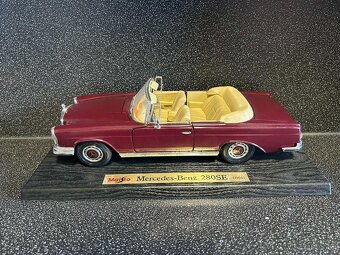 Mercedes Benz 280SE 1/18 - 3