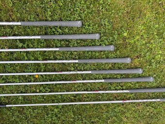 Dámský grafitový golfový set Callaway X Hot (8 ks). - 3