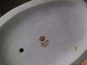 Krásné staré sousoší, zn. Pompadour. - 3