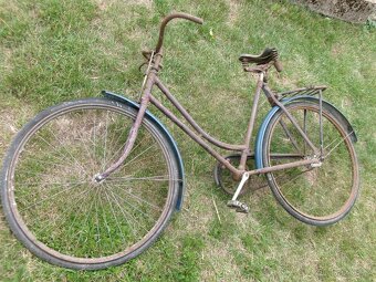 Prodám staré pánské jízdní kolo /nepůvodní barva/. Skladován - 3