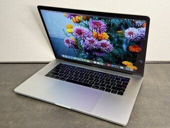 MacBook Pro 15'' 2017 / i7 / 16GB / 512GB SSD / Silver - D - 3