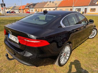 Jaguar XE 132kw, 2016 HSE max vybava 19” alu - 3