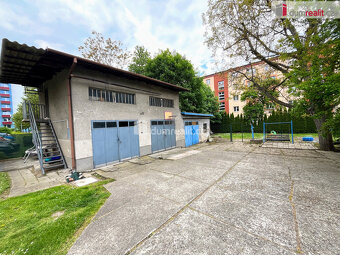 Prodej tří garáží a stavebního pozemku o výměře 857 m² v Uhe - 3