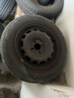 Prodám sadu plechových kol 4x108 R15 s letním pneu - 3