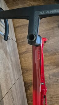 Predám carbonový ramový set Colnago V4Rs-Di2 - 3