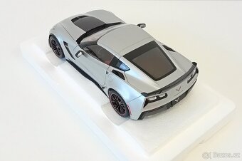 1:18 Autoart Chevrolet Corvette C7 Z06 2014 - 3