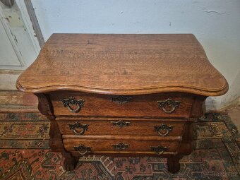 Šuplíková dubová barokní komoda - břichatka - 3