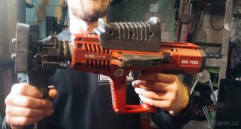 Funkčně nastřelovací pistole. - 3