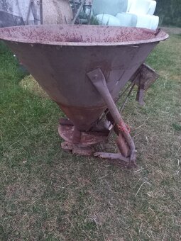 Rozmetadlo prumyslovych hnojiv - 3