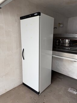 Chladicí skříň Tefcold UR400 - 3