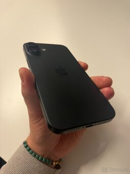 iPhone 16 Plus 128 GB – černý – TOP stav, 2 roky záruka - 3