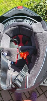Prodám motocyklových vyklápěcí helmu - 3
