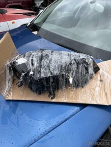 Nové přední světlomety Audi A4 b8
Xenony
- 3