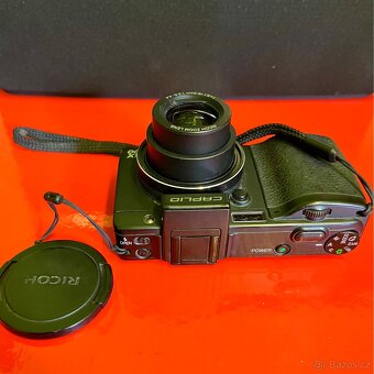 Ricoh Caplio GX100 – 10.0 MP (na náhradní díly) - 3