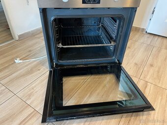 elektrická vestavná trouba zn. WHIRLPOOL - 3