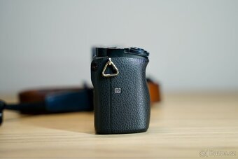 Sony α6000 (~15k závěrka) - 3