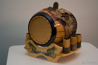 Starožitný vyřezávaný březový soudek - 3