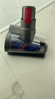 Dyson vysavač v12 detect - 3