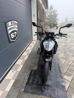 KTM Duke 125 rok 2022 - 3