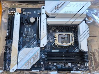 Asus STRIX B660A gaming d4 + paměti 16gb ddr4 - 3