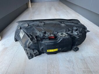 Pravý bixenon Volvo V70 III - 3