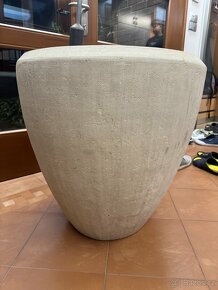 Kamenný značkový luxusní květináč 65 x 65 cm - 3