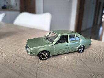 Model solido Renault 18 - 3