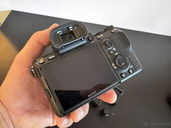 Sony A7 III + náhradní baterie a duální nabíječka - 3