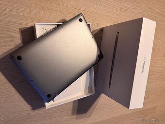 Apple MacBook Air M1 8GB 256GB [NUTNÉ VYMĚNIT BATERII] - 3