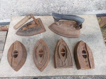 Staré žehličky a části. - 3