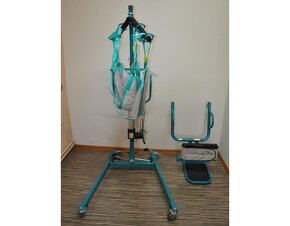 Elektrický zvedák pacientů AKS v TOP STAVU - 3