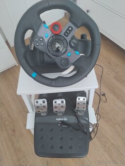 Herní volant s pedály LOGITECH - 3
