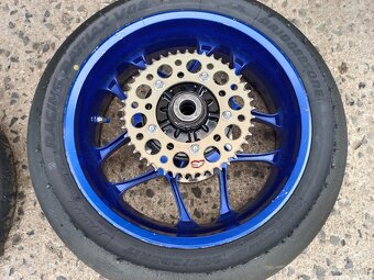Kola Yamaha R1 - 3