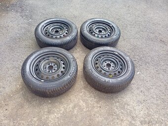 Prodám hezkou letní sadu 205/60/16 zn.MICHELIN na Mazda,Niss - 3