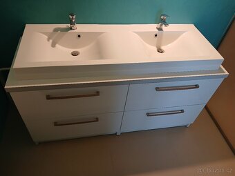 Umyvadlová skříň - 3