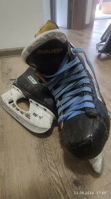hokejové brusle Bauer Supreme S150, velikost 1,5 EE - 3