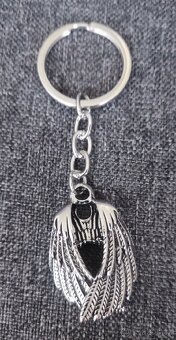 Různé nové klíčenky . - 3