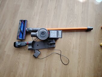 Tyčový vysavač Dyson V8 Absolute - 3